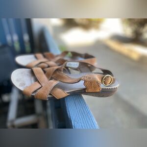 Merrell Women’s Slip on Tan Buckle Sandals Sz 11 US